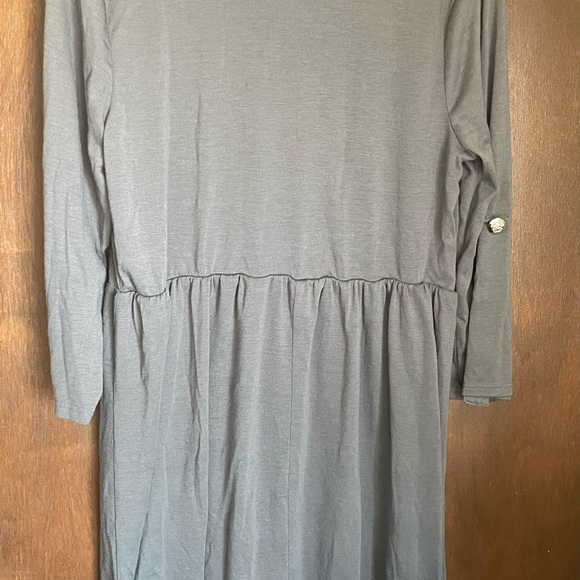 Dress - Picture 3 of 4